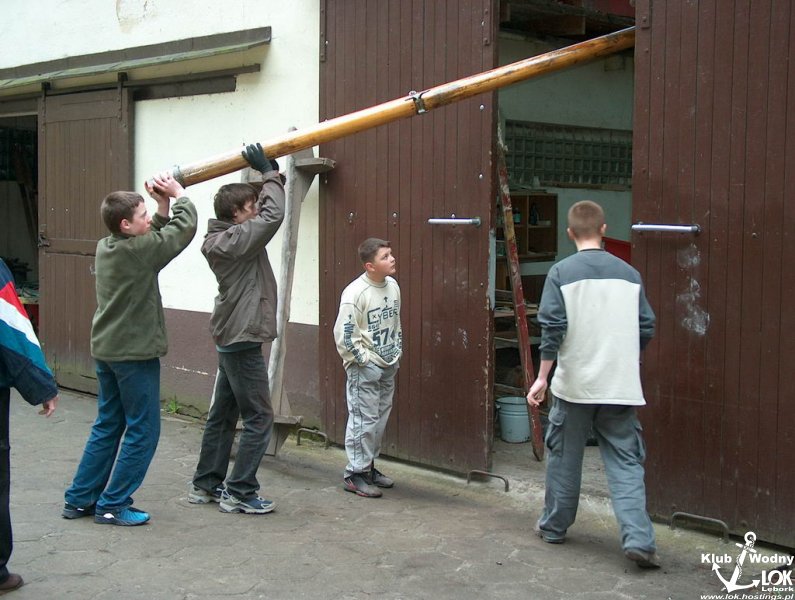 UKS REMONTUJE OMEGI 2004